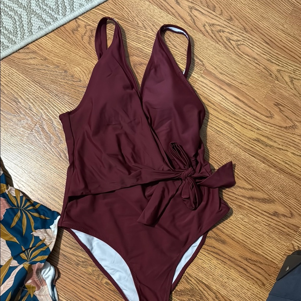 Cupshe Red One Piece Swimsuit with V-Neck and Wrap Design